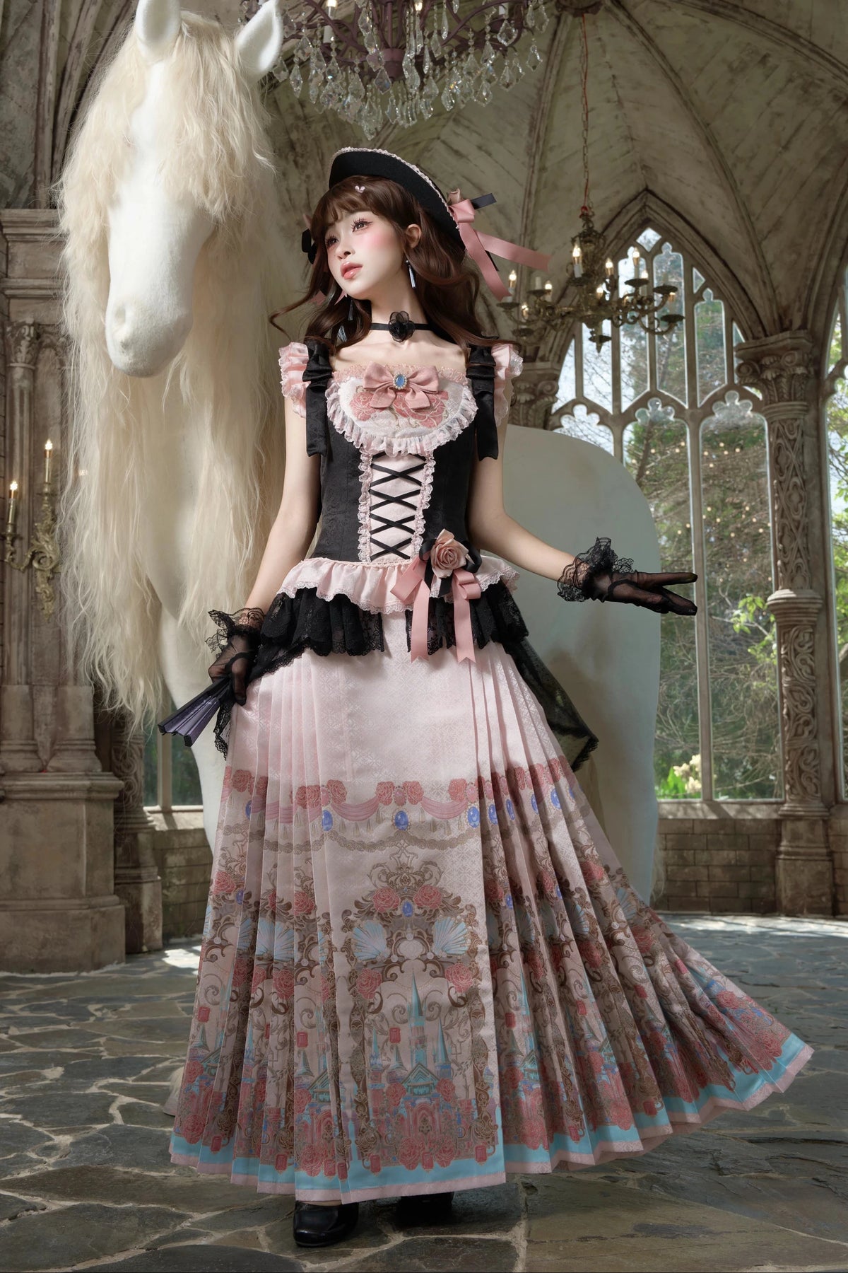 【10月10日予約締切】Black Pink Romantic Rose Castle Classic Lolita Bustier Top Castle Print Pleated Skirt Set-up + Complete Set(Rose Ribbon Lace Hat + Ribbon Hair Clip Included)
