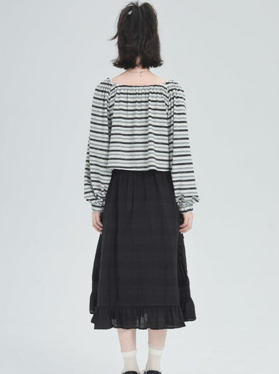 Shallot-cut black dark skirt