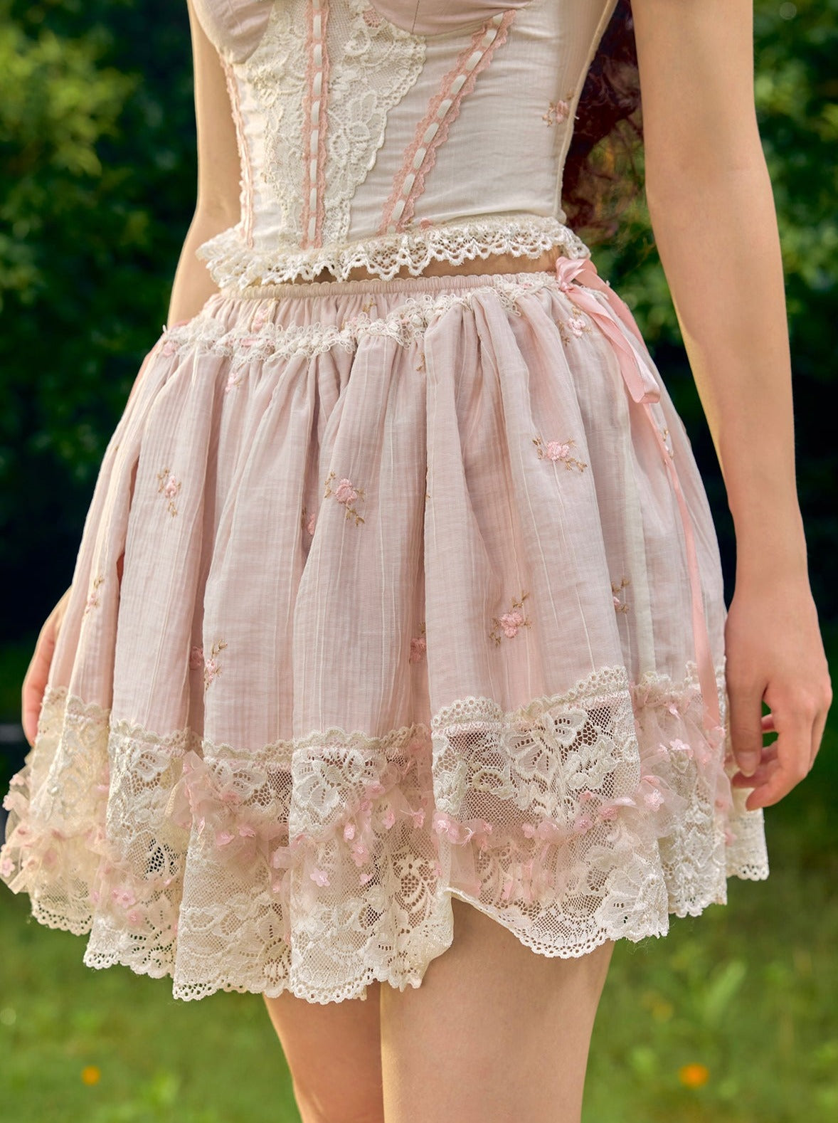 Sweet Waltz Flower Camisole With 2-Way Fishbone Skirt