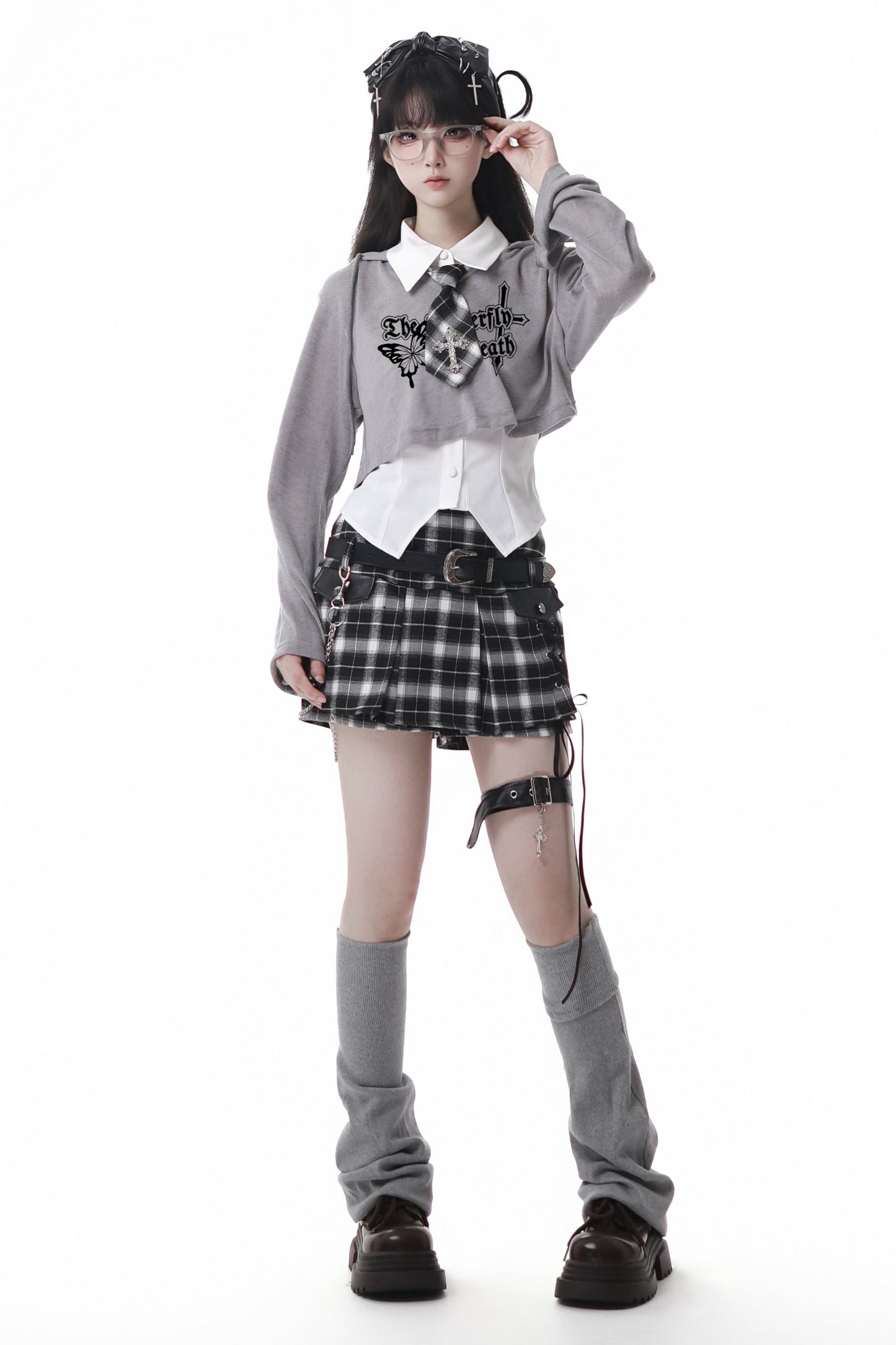 Y2K hooded short top + sleeveless shirt with tie + check culottes