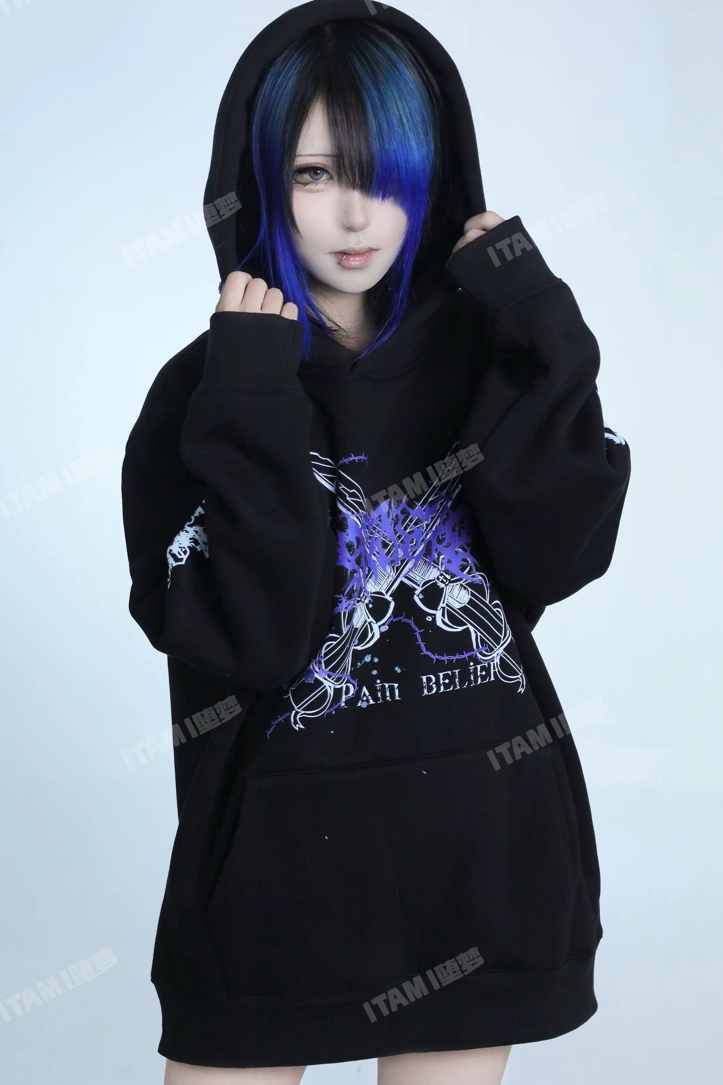 Düster-süßes Butterfly-Messer-Sweatshirt