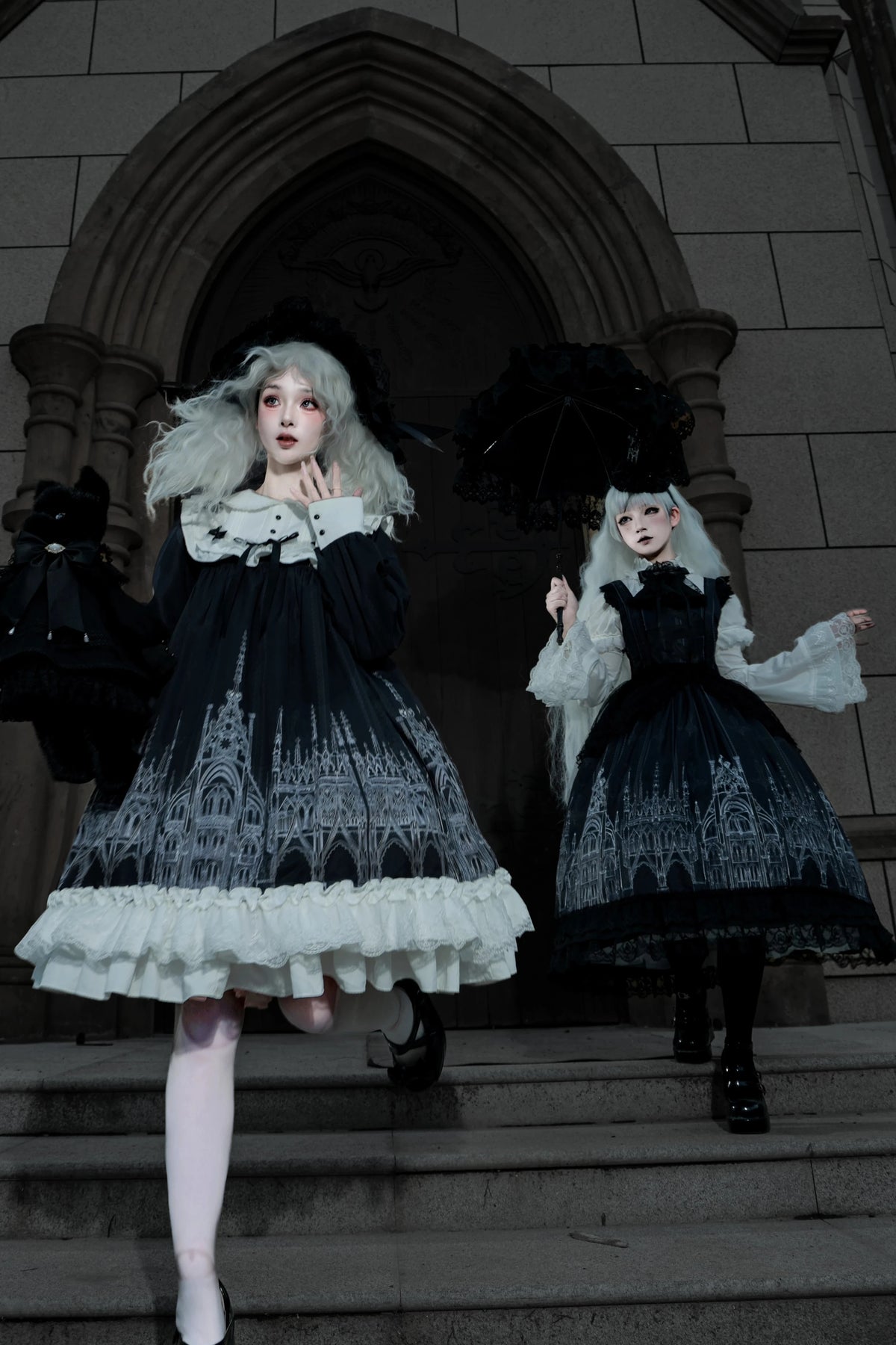 【10月13日予約締切】Gothic Lolita Black White Cathedral Print Lace Trim JSK Dress + Full Dress Set (Detachable Sleeved Shirt, Mini Hat, Apron, Brooch)