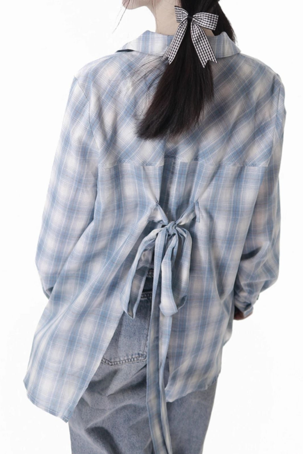 チェックシャツ＋キャミソール＋デニムパンツ