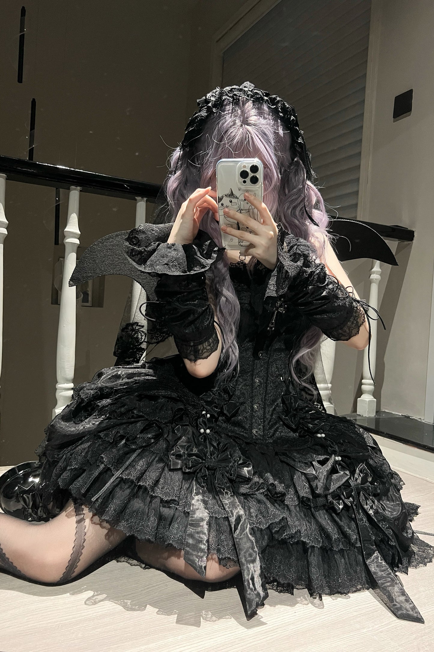 【8月12日予約締切】ブラック／ホワイトダークエンジェルゴシックロリータコルセットティアードサスドレス＋バックリボントレーンセット
