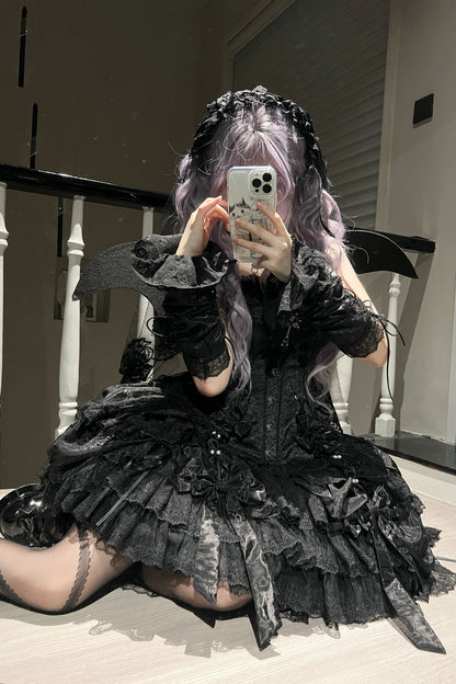 【8月12日予約締切】ブラック／ホワイトダークエンジェルゴシックロリータコルセットティアードサスドレス＋バックリボントレーンセット