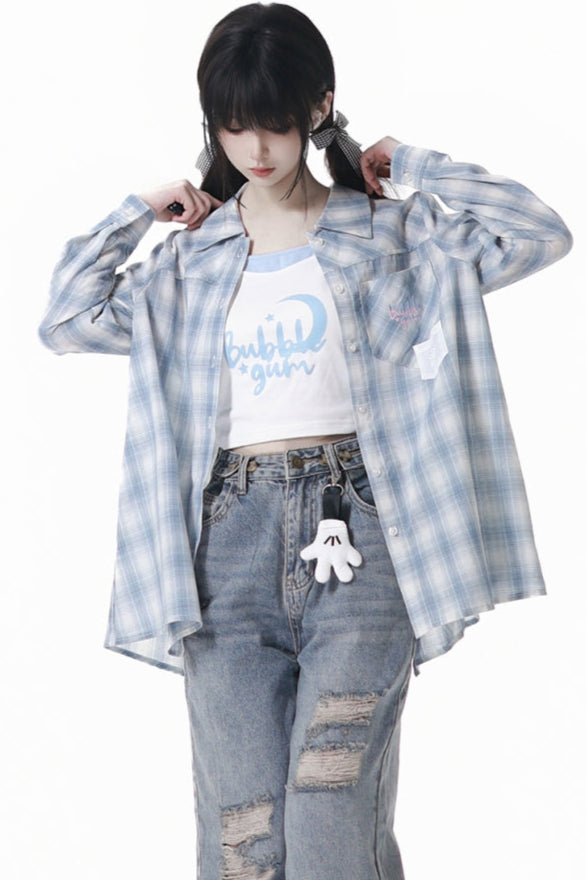 チェックシャツ＋キャミソール＋デニムパンツ