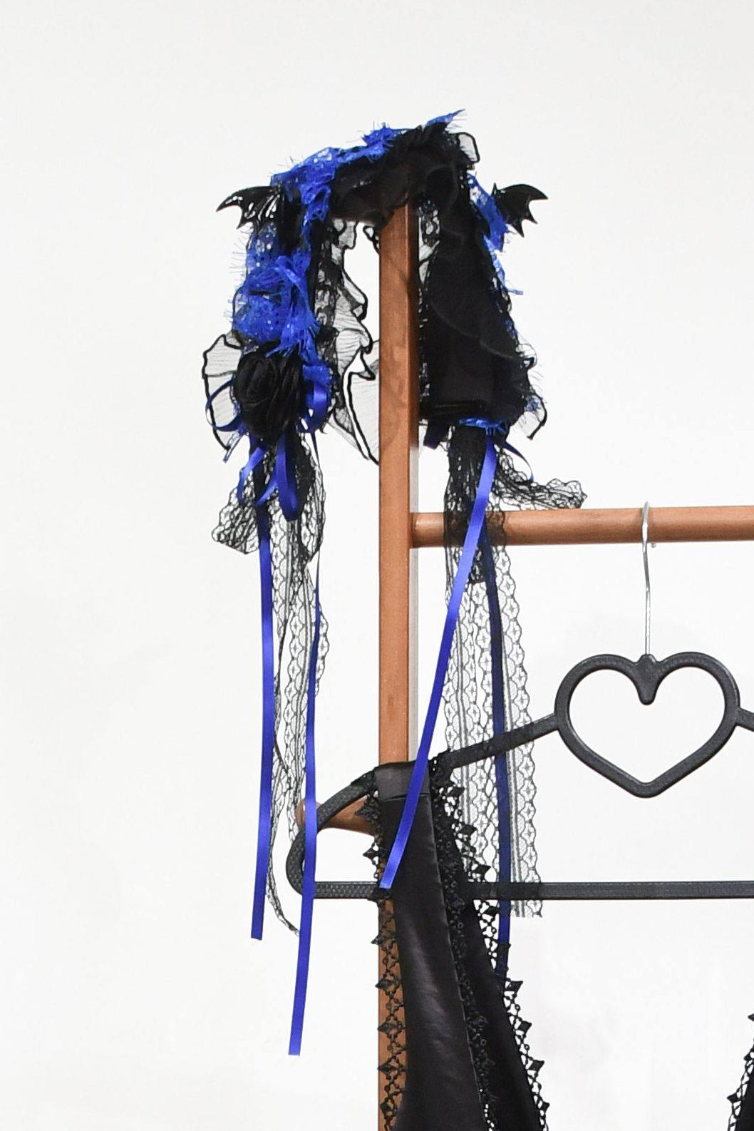 [Vorbestellfrist 19. Juni] Blau x Schwarz/Blau x Weiß Schädel-Rosen-Gothic-Lolita-Serie Accessoires (Haarband, Rosenbrosche, Schädel-Hand-Kettenclip)