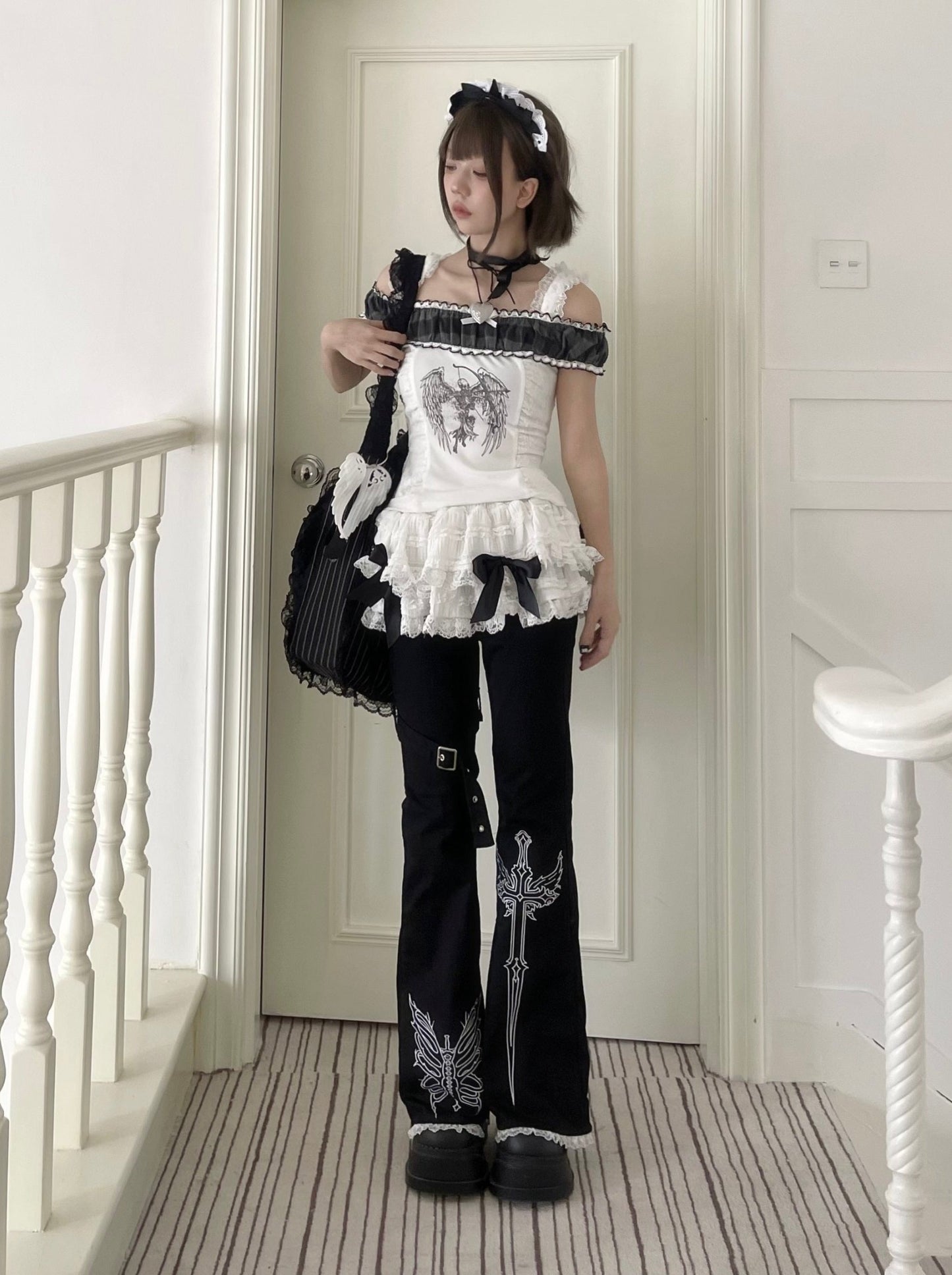 Wine and meat bazaar's original black and white embroidery lace thin culottes two-piece cake skirt + flared pants