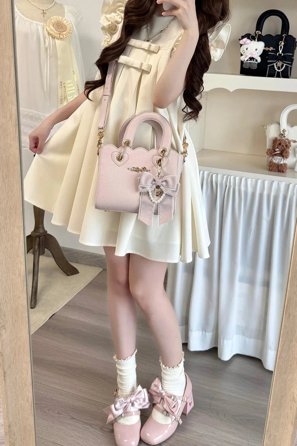 [Pre-order Deadline: October 18] Petal Edge Pearl Chain Bow Square Handbag Crossbody Bag