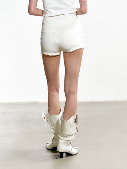 Pantalones cortos ajustados de estilo urbano con cinturón blanco Razar