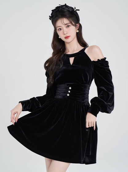 Robe en velours noir haut de gamme à col licou et épaules décolletées