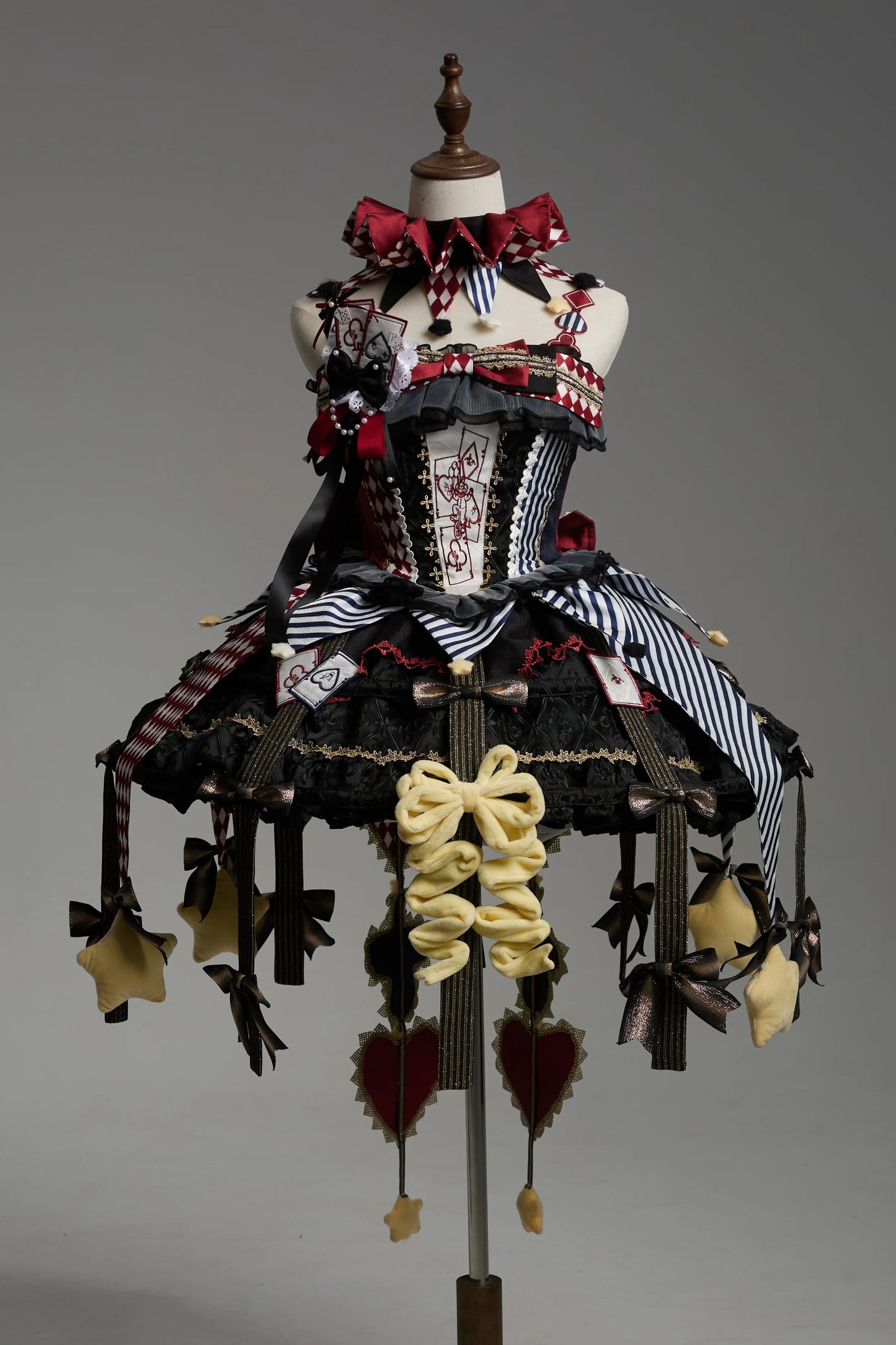 [Vorbestellung bis 16. März] Castle Lolita Oberteil + Rock + Reifrock + Accessoires