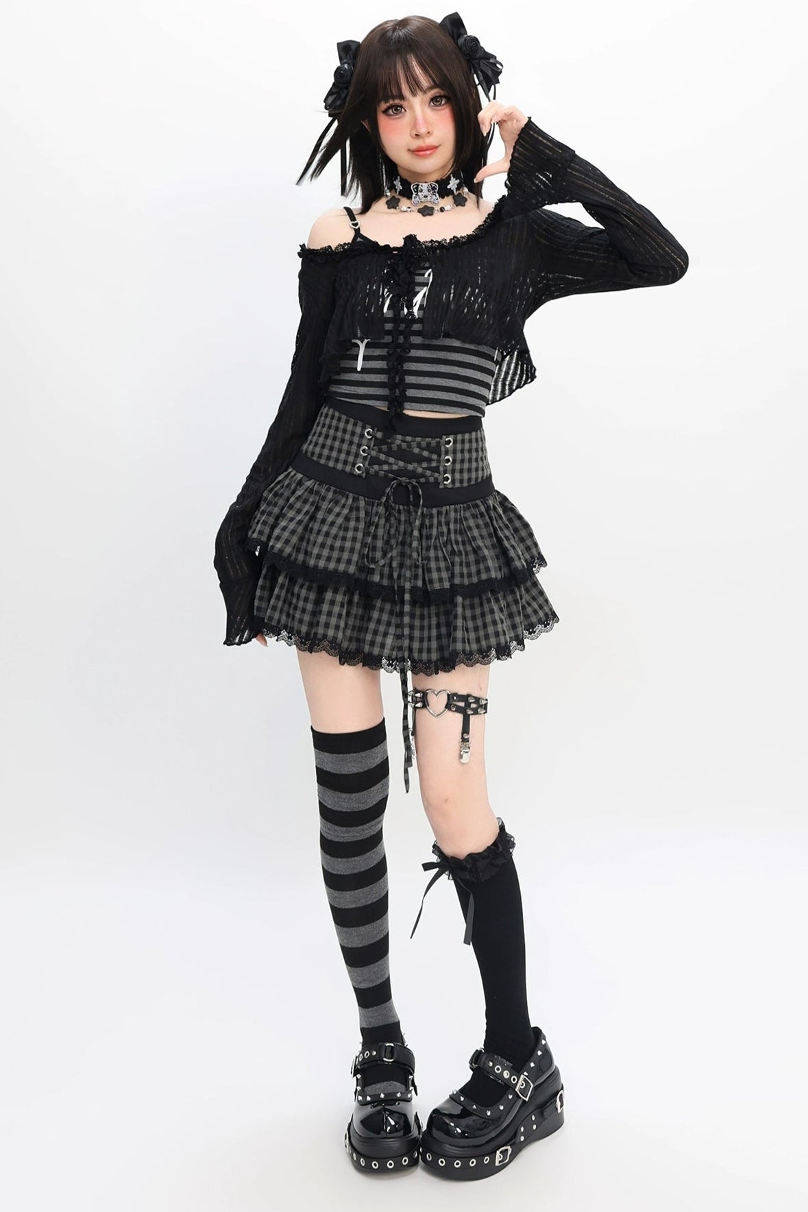 地雷Y2Kダークトップス＋レースアップスカート