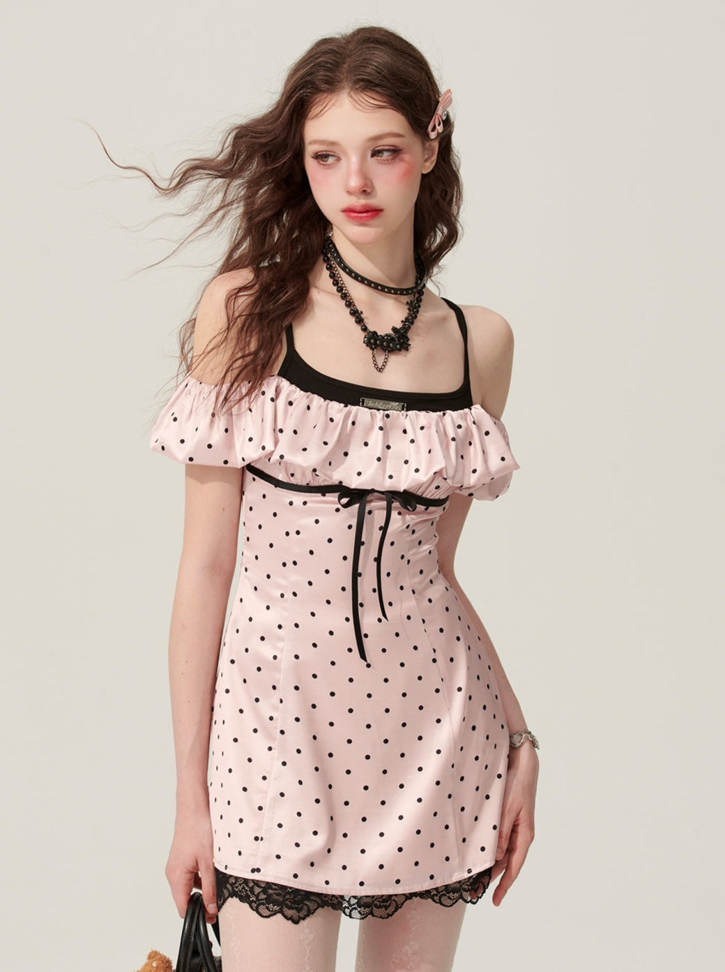 [5월 31일 20시 판매] 원숄더 선드레스와 핑크 폴카 도트 원피스를 매치한 원피스