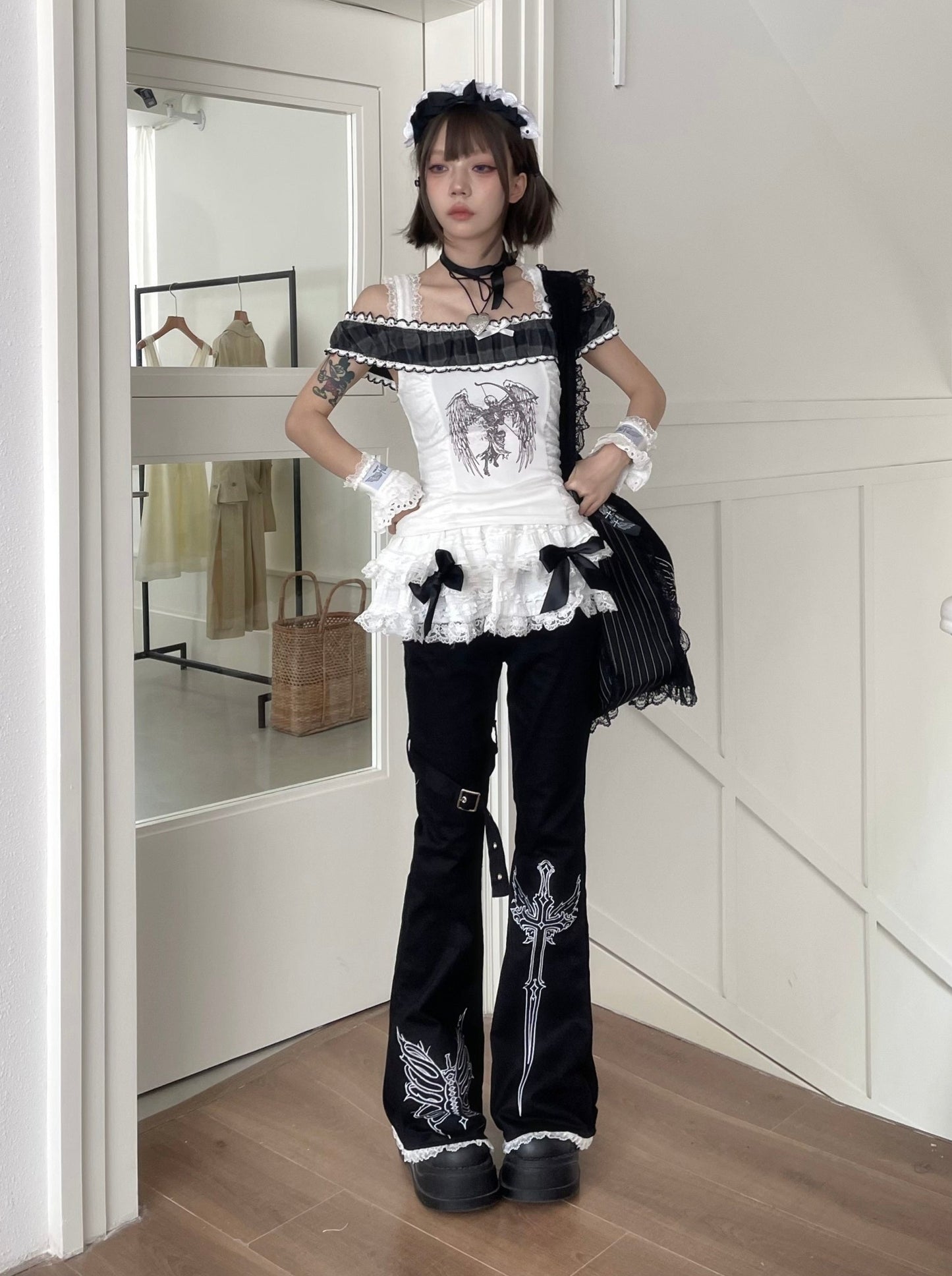 Wine and meat bazaar's original black and white embroidery lace thin culottes two-piece cake skirt + flared pants