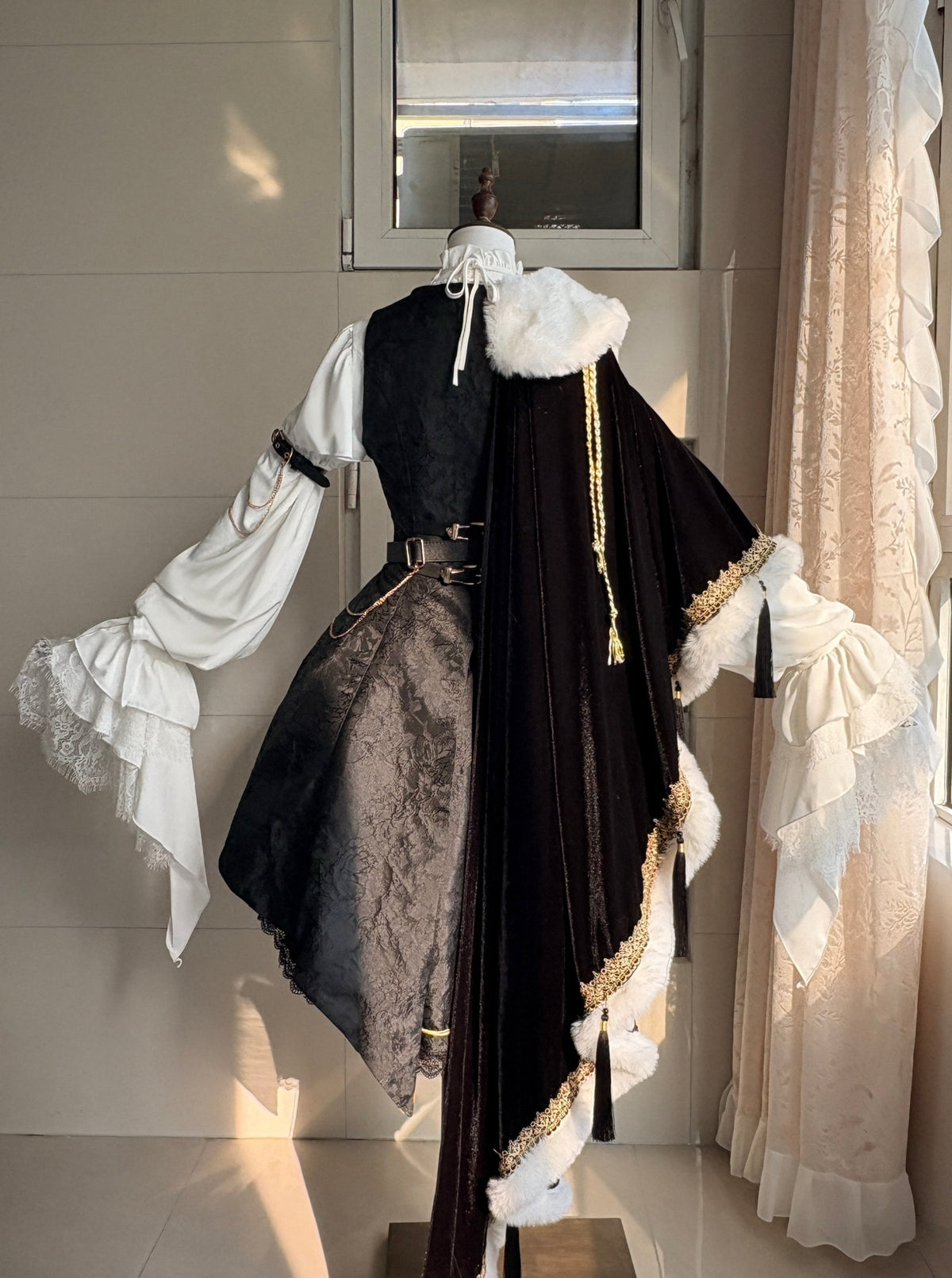 [Pre-order Deadline: December 2] Royal Gothic Military Prince Costume Complete Set (Shirt + Shorts + Long Vest with Train + One-Shoulder Fur Cape + Accessories)