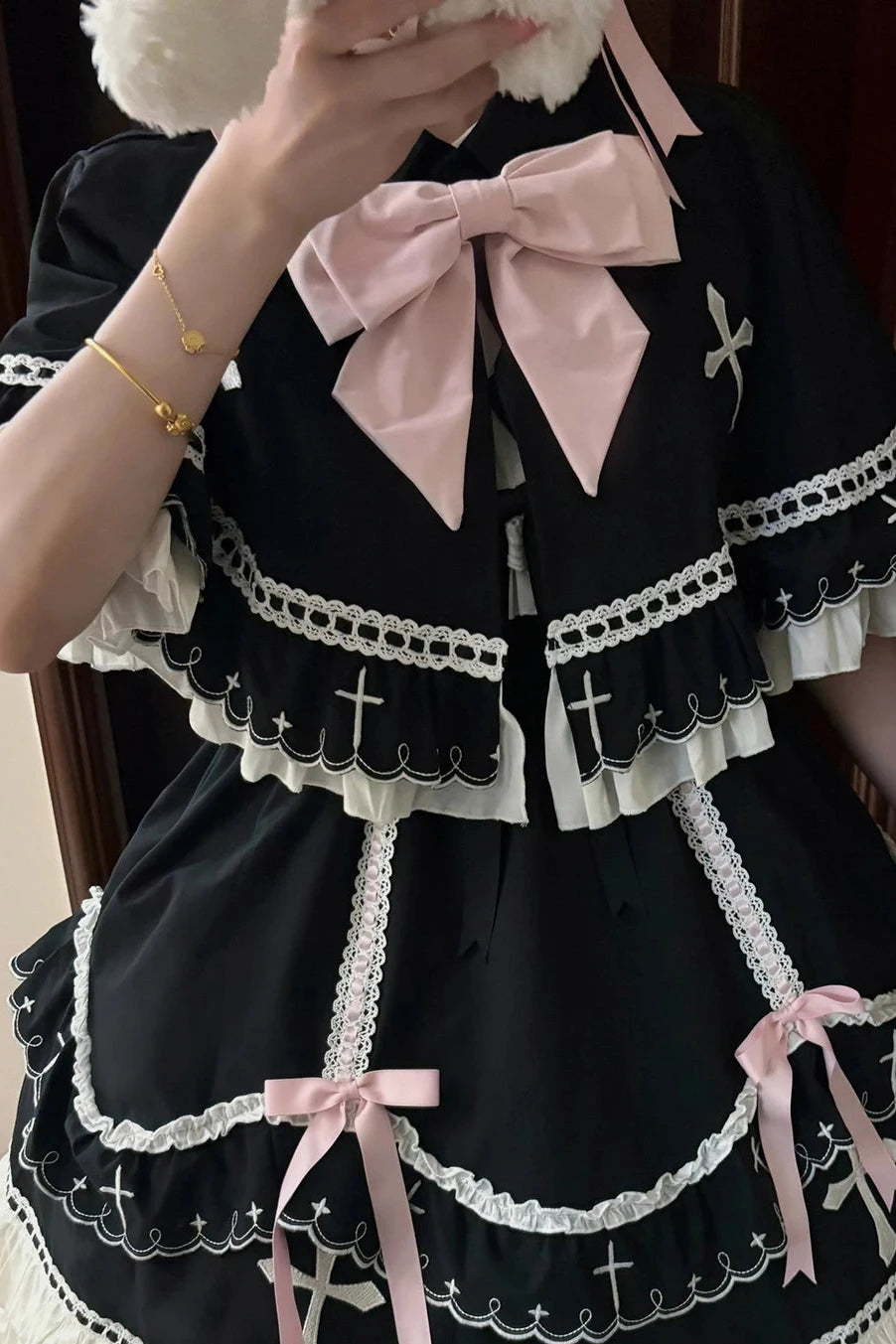 【10月4日予約締切】Black Pink Gothic-Inspired Sweet Lolita Ribbon Ruffle Dress＋Cross Embroidery Ribbon Cape