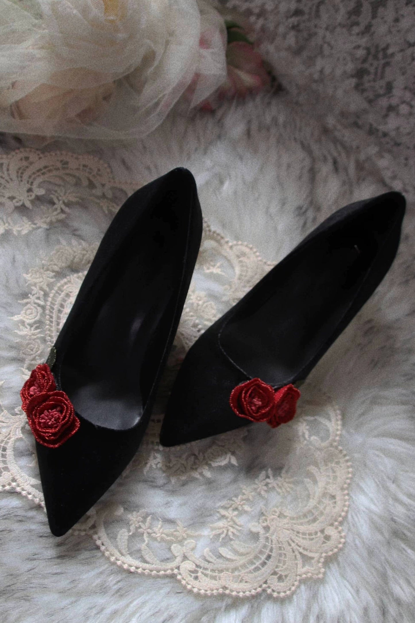 ローズストーリーレトロポインテッドトゥレザーベルベットヒール