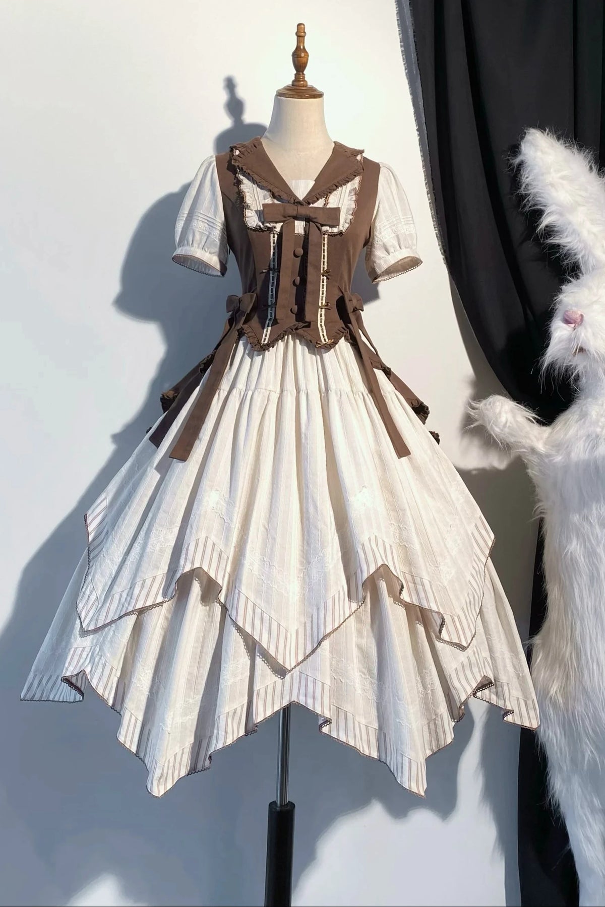 【10月14日予約締切】Brown Vintage Classic Lolita Puff Sleeve Ribbon Frill Collar Handkerchief Hem Bustier Layered Dress + Detachable Sleeves + Ribbon KC + Hair Clip