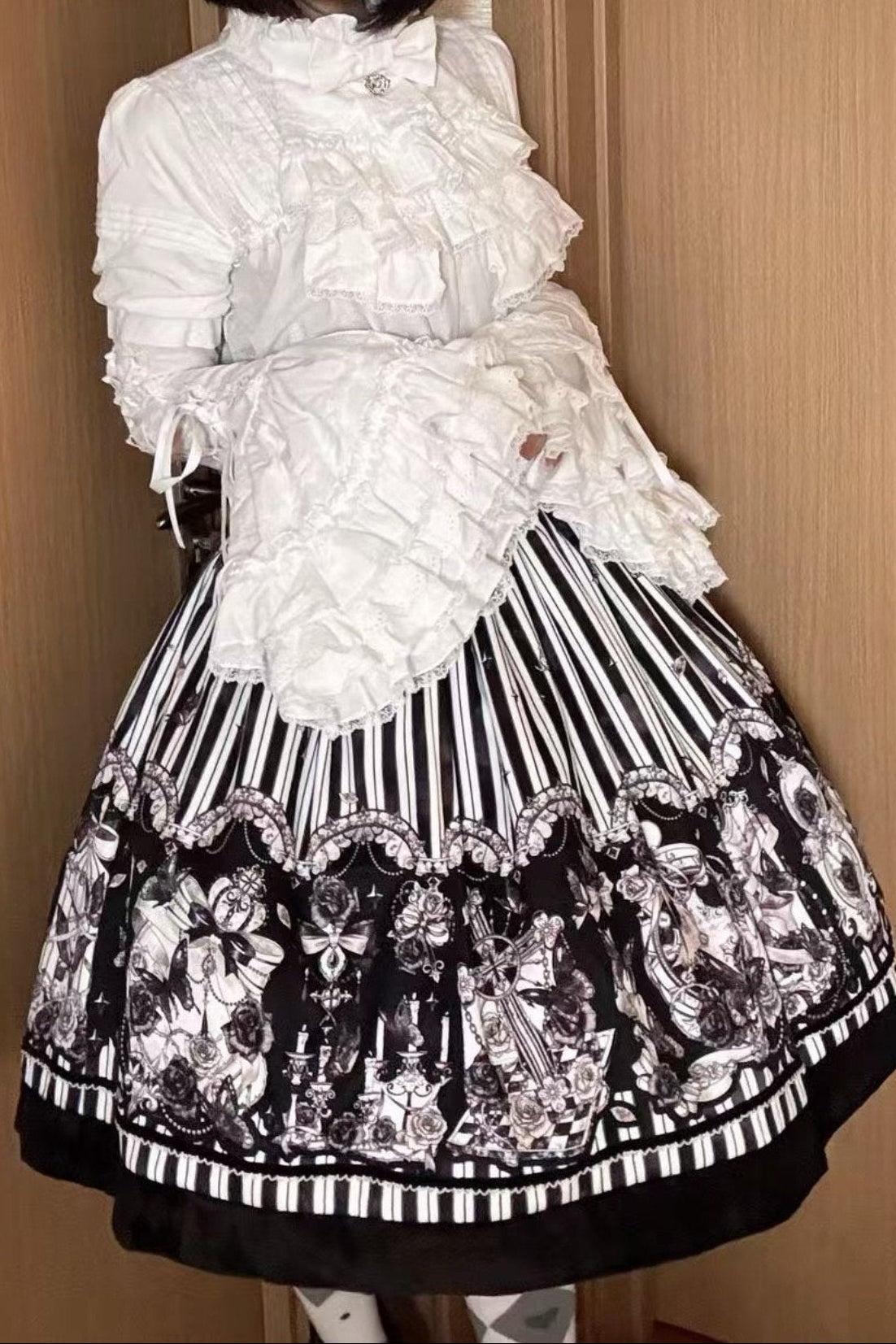 【10月3日予約締切】Black/White Elegant Gothic Puff Sleeve Shirt With Detachable Bell Sleeves And Frill Collar Jabot