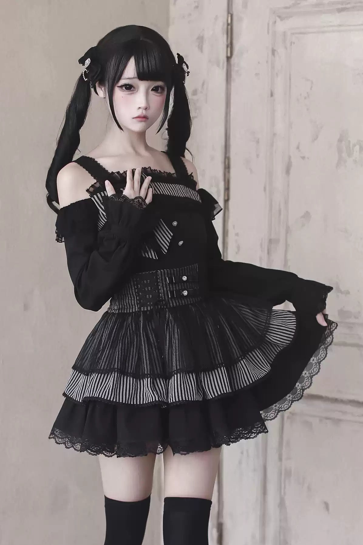 【12月6日予約締切】ブラックアンドストライプロングスリーブサストップス＋リボンケーキスカート＋チョーカー