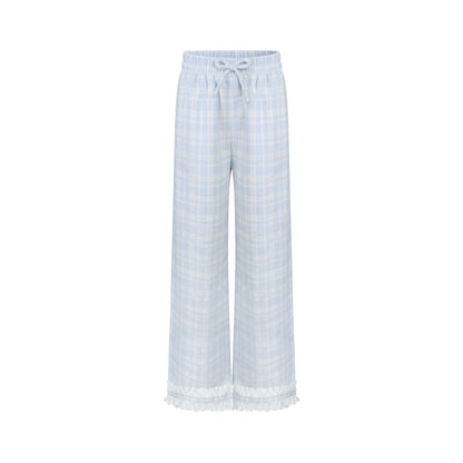 ベアダウンジャケット+ニットトップス+チェックパンツ