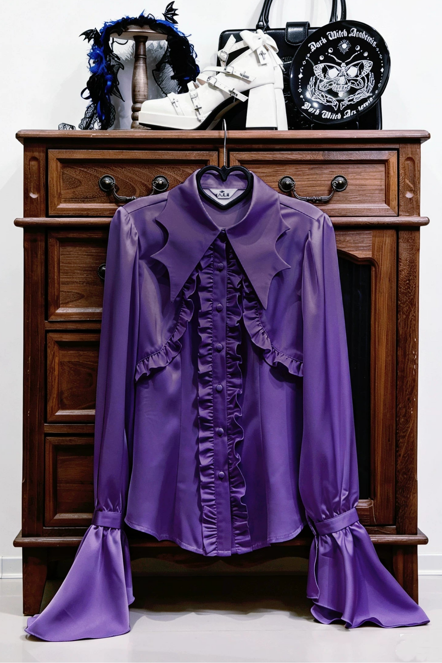 [Reservierungsschluss am 26. Juni] Blau/Schwarz/Grau/Grün/Lila/Weiß Gothic-Lolita-Hemd mit Fledermausflügel-Kragen und eleganten Rüschen-Flare-Ärmeln