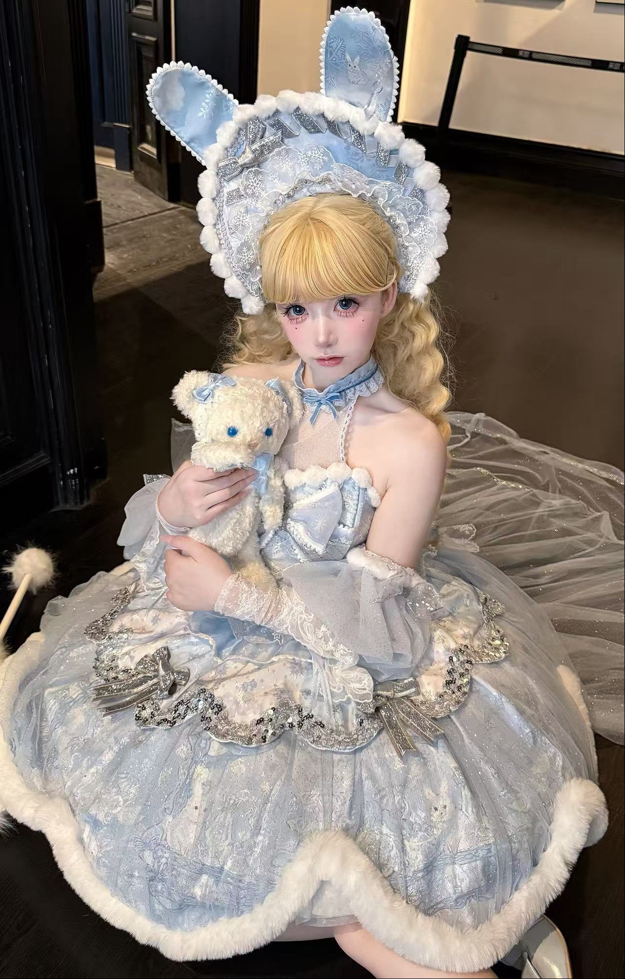 [Deadline for reservations: December 10] Snow Rabbit Ball Blue and Silver Halter Neck Fur Dress Complete Set