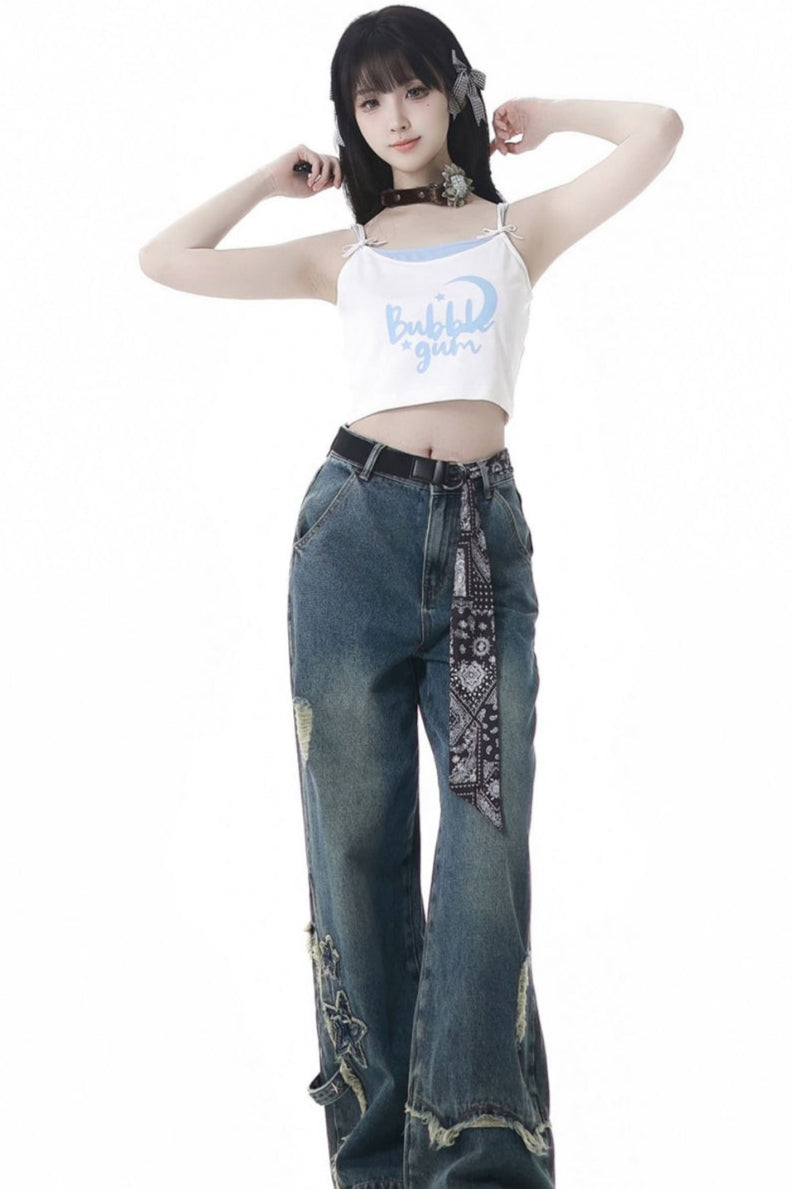 チェックシャツ＋キャミソール＋デニムパンツ