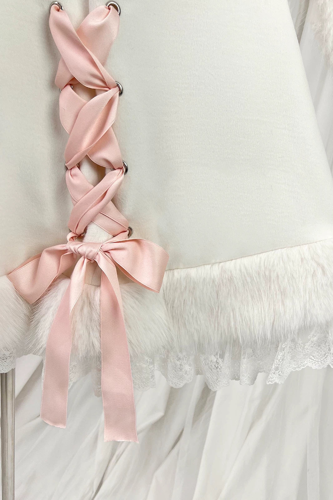 ラビットレースアップケープコート