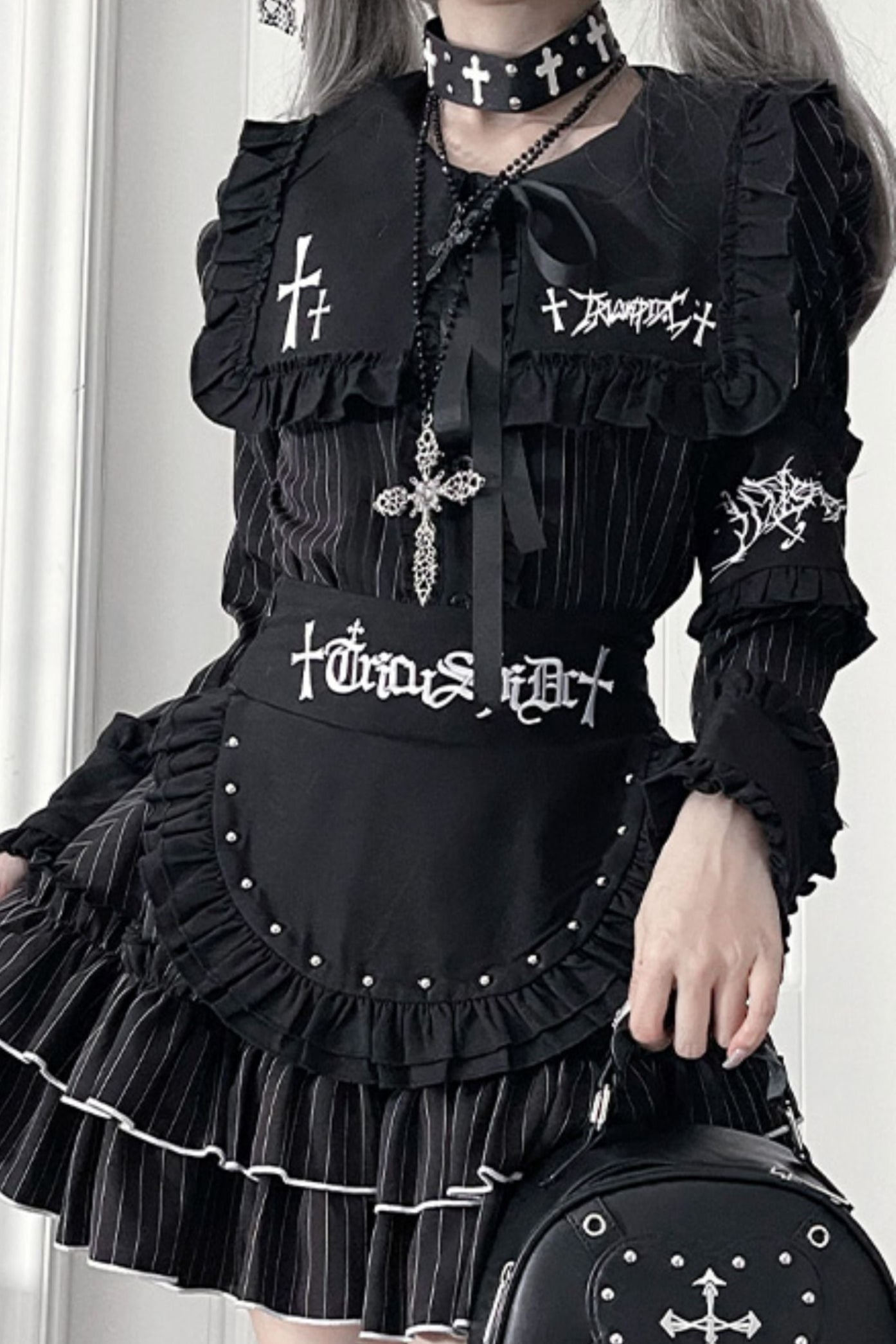 ライトアジアダークスリムロングスリーブトップス+フェイクエプロンショートスカート