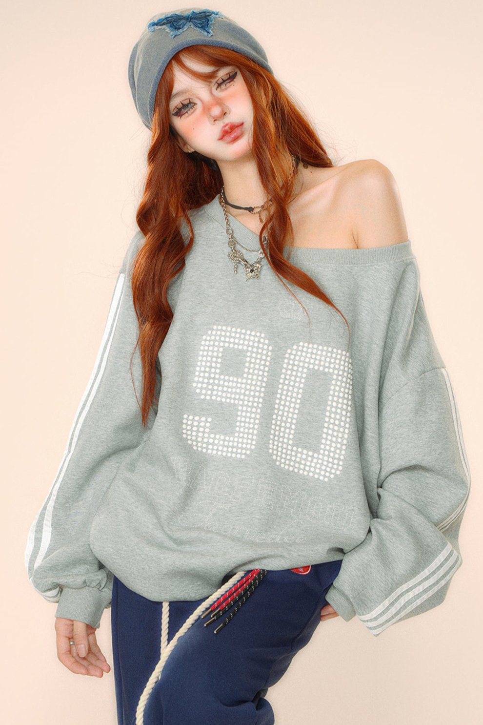 Over -size slant shoulder sweatshirt