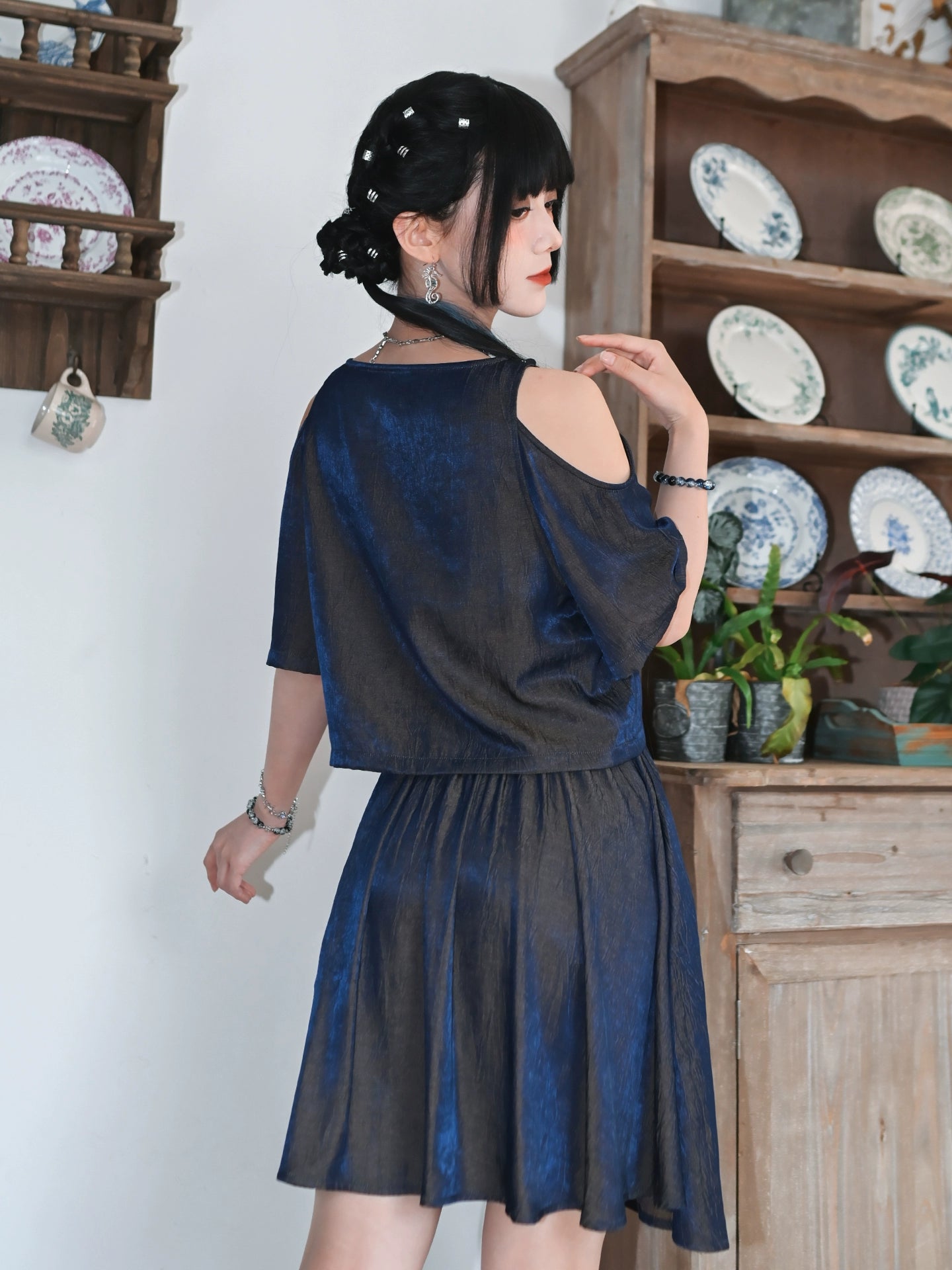 チャイナデザインオフショルダートップス+タッセルスカート