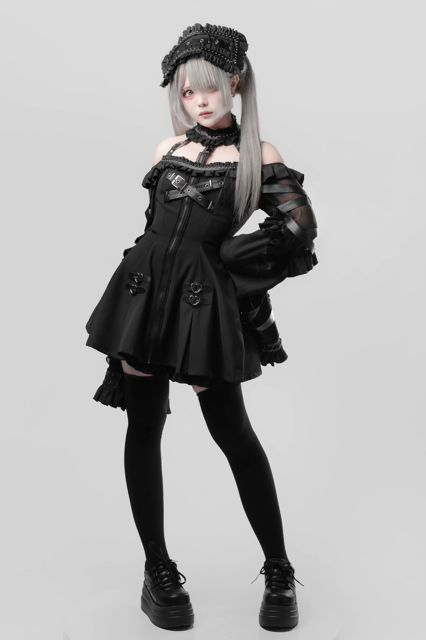 【8月22日予約締切】ゴシックバックルホルターアンドオフショルダーベルロングスリーブドレスセット＋ヘアバンド