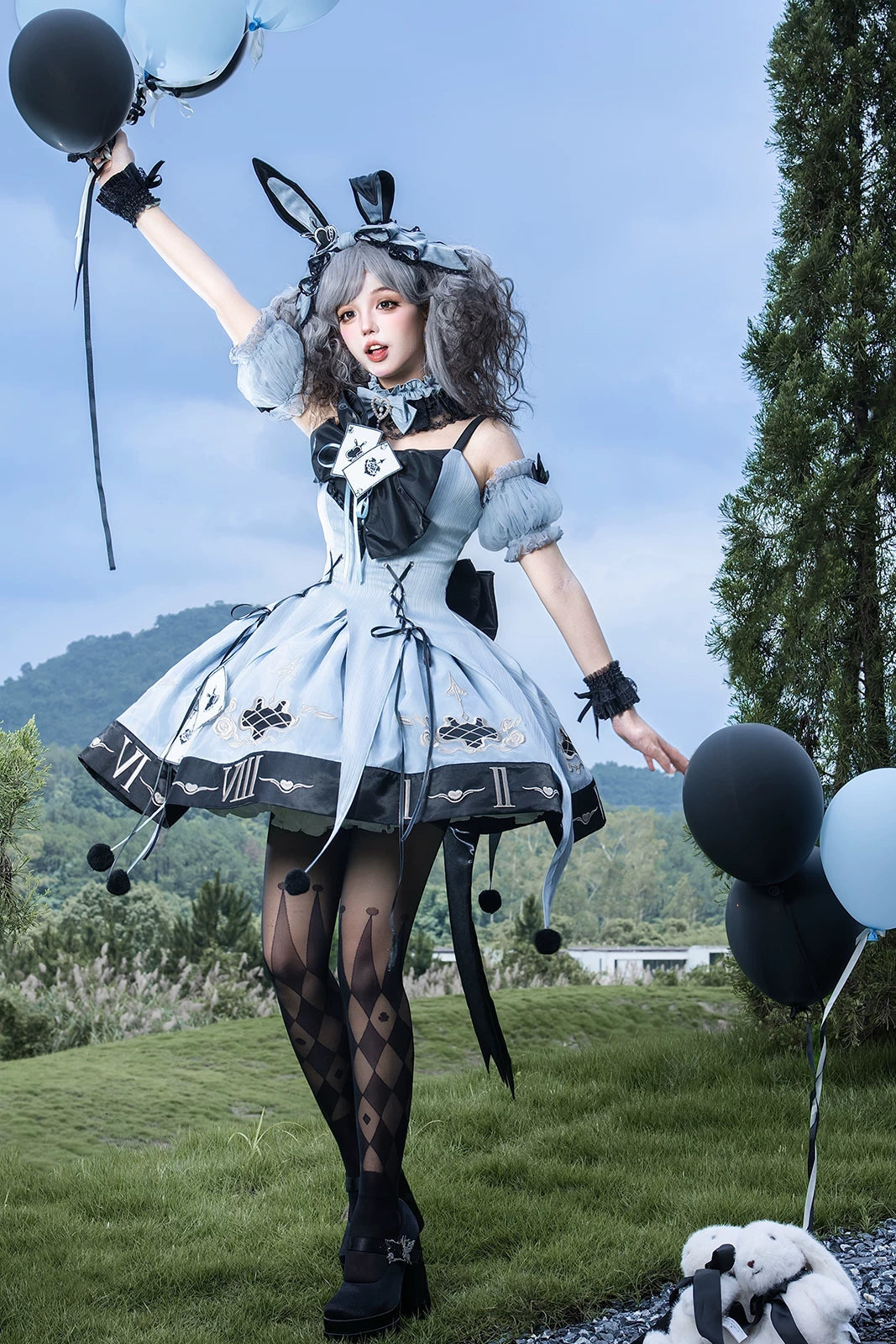 [Reservierungsschluss 10. Juli] Blau-schwarzes Alice-Gothic-Lolita-Komplettset mit Hasenohren-Haarreif und Kleid