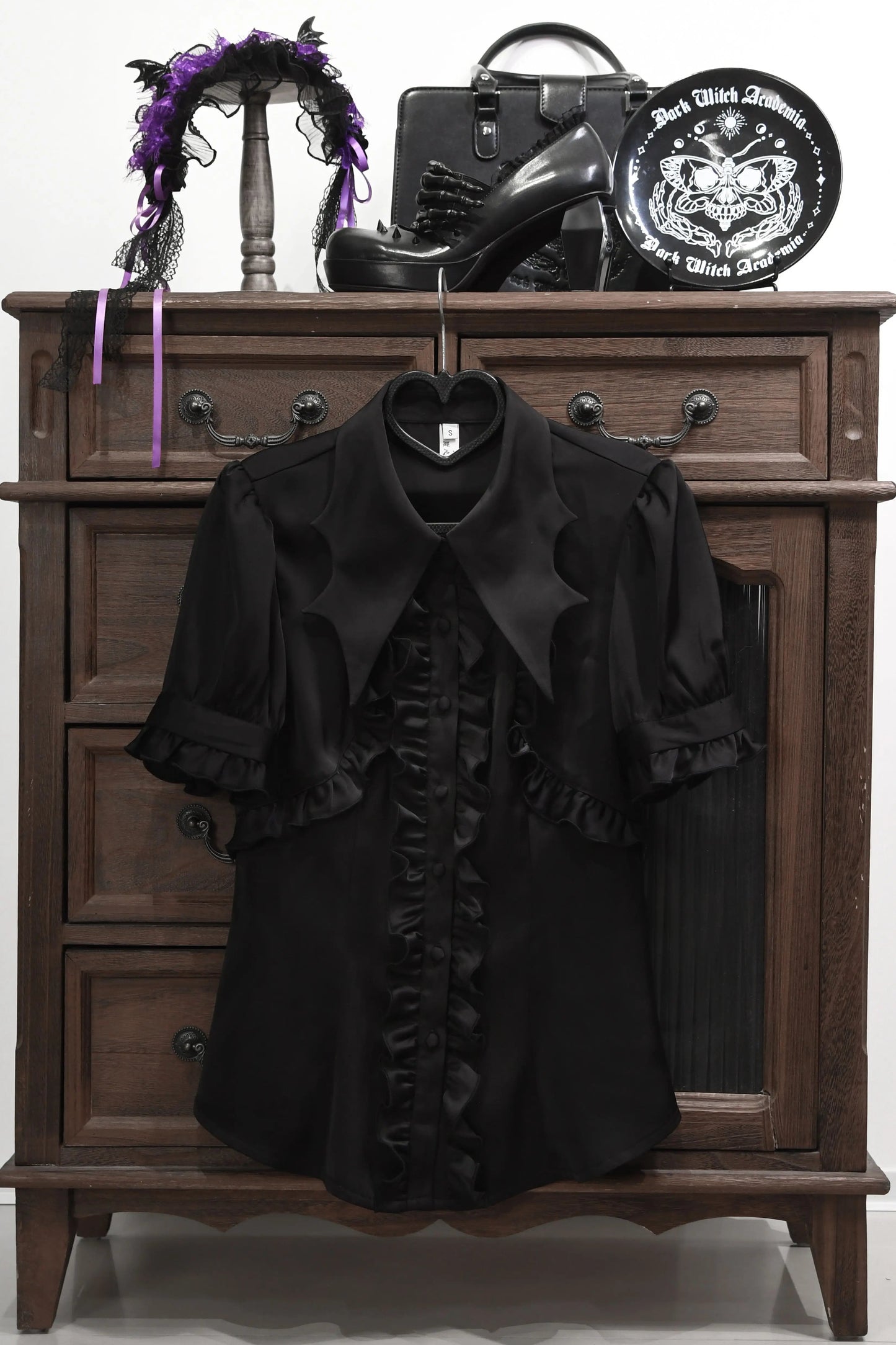 [Reservierungsschluss 26. Juni] Blaues/Schwarzes/Graues/Grünes/Lila/Weißes Gothic-Lolita-Hemd mit Fledermausflügel-Kragen, Rüschen und Puffärmeln