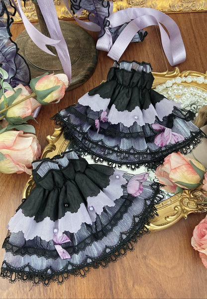 [Reservierungsschluss 29. August] Accessoires der dunkelgotischen Schmetterlingsserie in Lila x Schwarz (prächtiger Hexenhut, Haarband mit Schleier, Handgelenkmanschetten, Paar Haarclips, Rückenschleppenband)