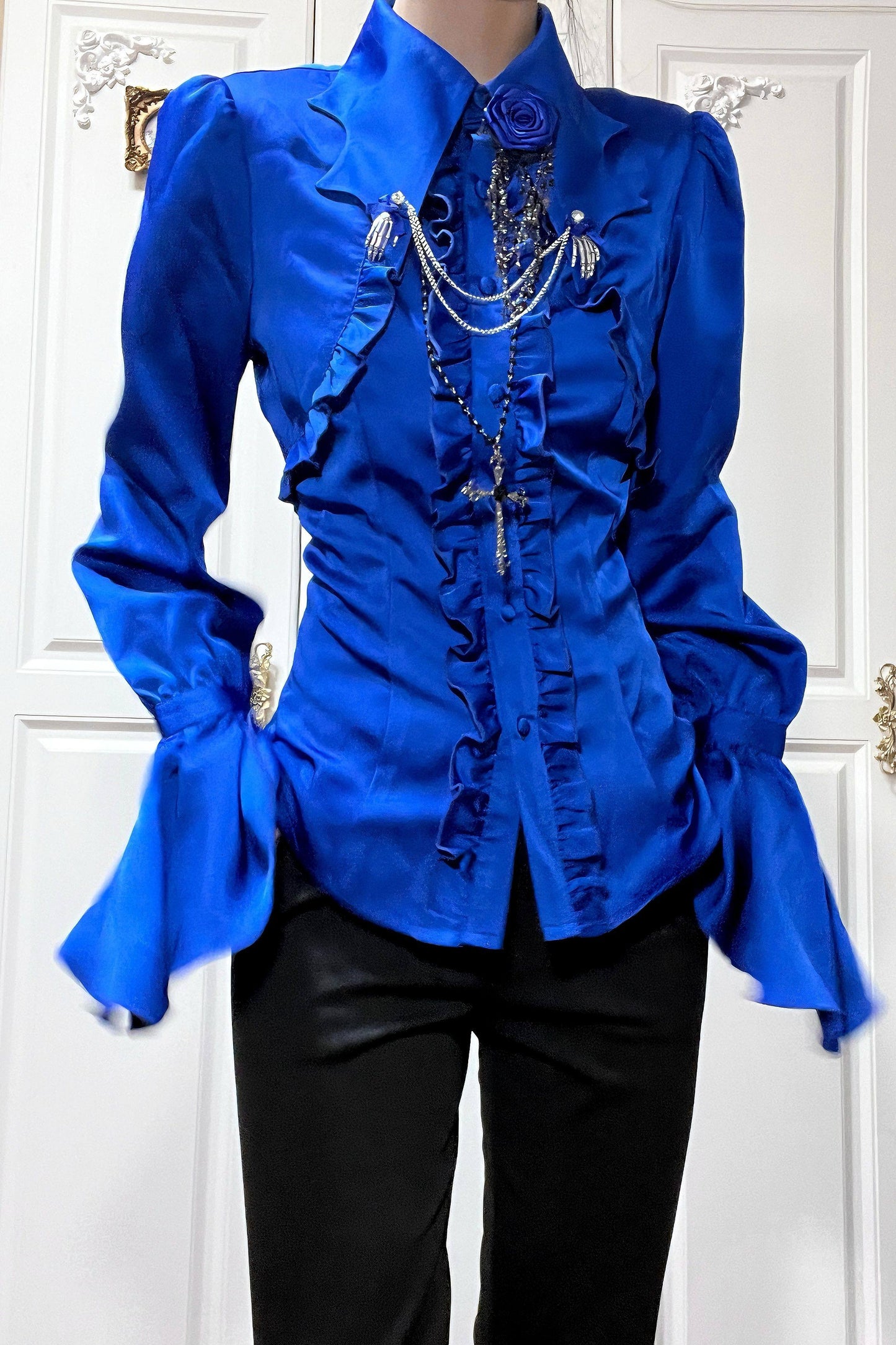 [Reservierungsschluss am 26. Juni] Blau/Schwarz/Grau/Grün/Lila/Weiß Gothic-Lolita-Hemd mit Fledermausflügel-Kragen und eleganten Rüschen-Flare-Ärmeln