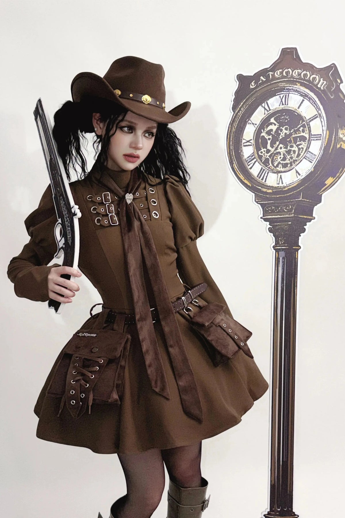[Date limite de précommande : 11/6] Accessoires de la série steampunk marron x mode gothique noire (mini-chapeau à ruban cœur en velours + cravate à ruban motif cœur + sac de taille avec ceinture)