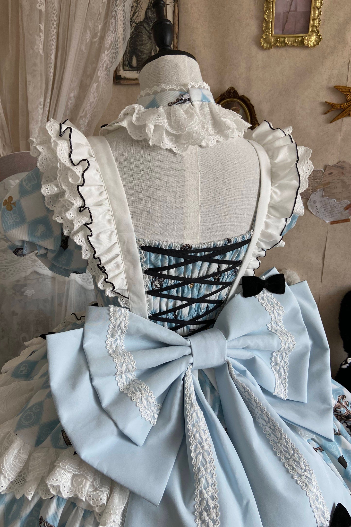 [Reservierungsschluss 30. Juni] Blaue x weiße Alice-im-Wunderland Sweet-Lolita-Accessoires-Serie (Hasenohren-Hut, Hasenohren-Haarreif, Halsband, Taschenuhr-Brosche, rückseitige Schleppen-Schleife, Handgelenkstulpen)