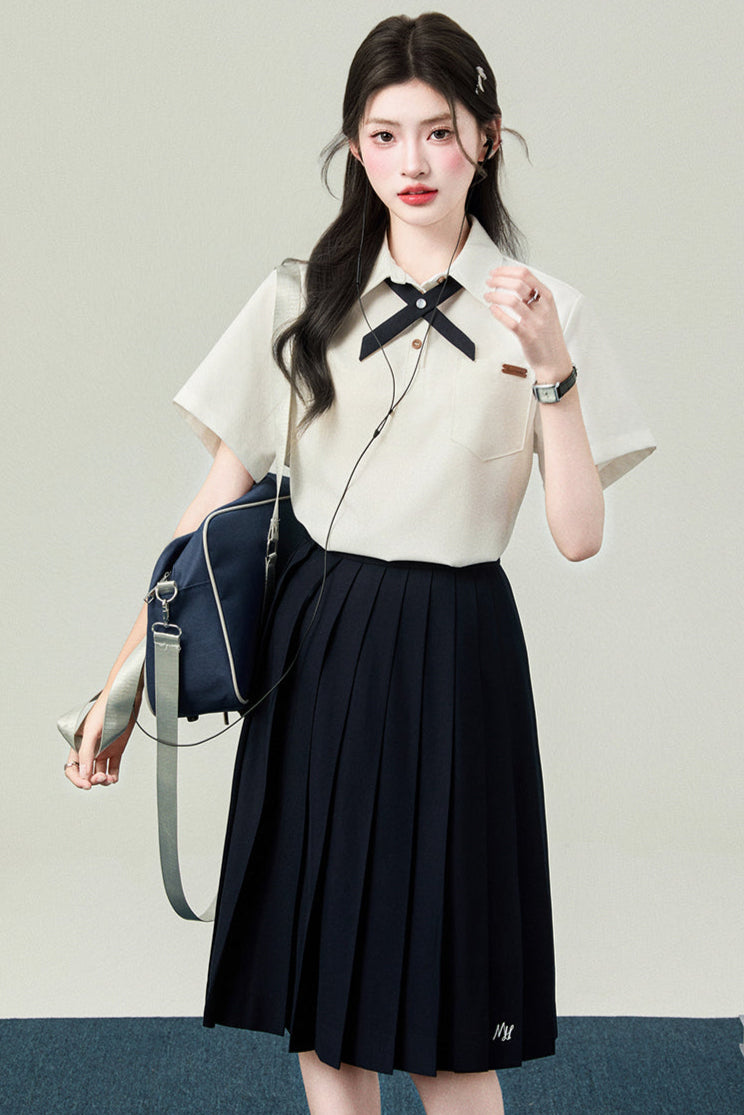 カレッジポロカラーシャツ＋ストライプシャツ＋プリーツショートスカート＋ベーシックロングスカート