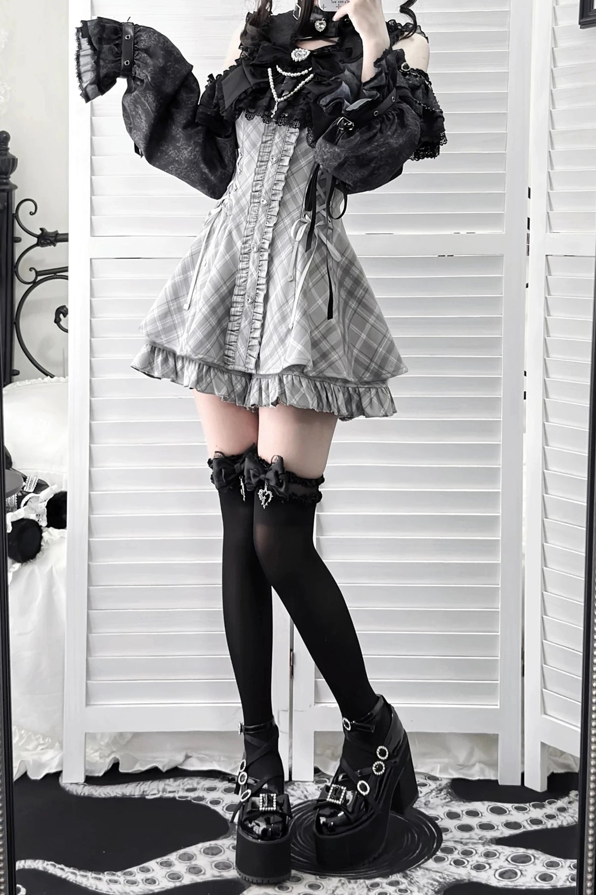 [Pre-order Deadline: October 30] Dark Gothic Black and Gray Plaid Cold-Shoulder Ribbon Lace Dress Set (Including Shorts, Bow Tie, Small Bows*1) + Chain Ribbon Accessories for Sleeves