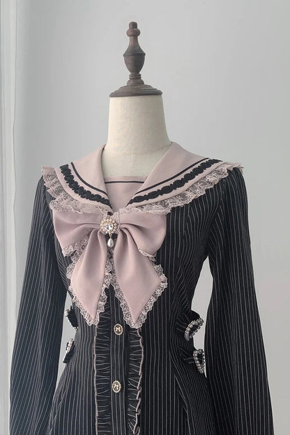 [Reservierungsschluss 29. September] Pink-schwarz gestreiftes langärmeliges Matrosenkleid mit Rüschen + Shorts + Schmuck-Fliege-Set