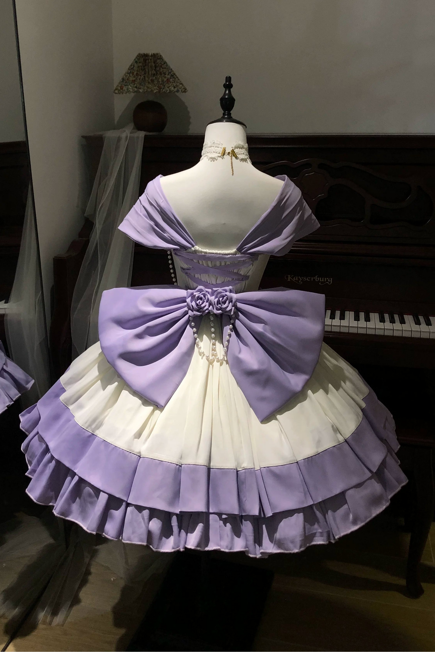[Vorbestellfrist 28. Juni] Lila-weißes schulterfreies Princess-Lolita-Kleid mit Rosenband + Komplettset + Accessoires