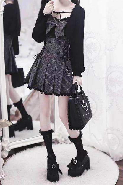 [Termine prenotazione 9/29] Set con abito plissettato a quadri nero e grigio con nastro e charm a cuore + cardigan bolero nero + papillon