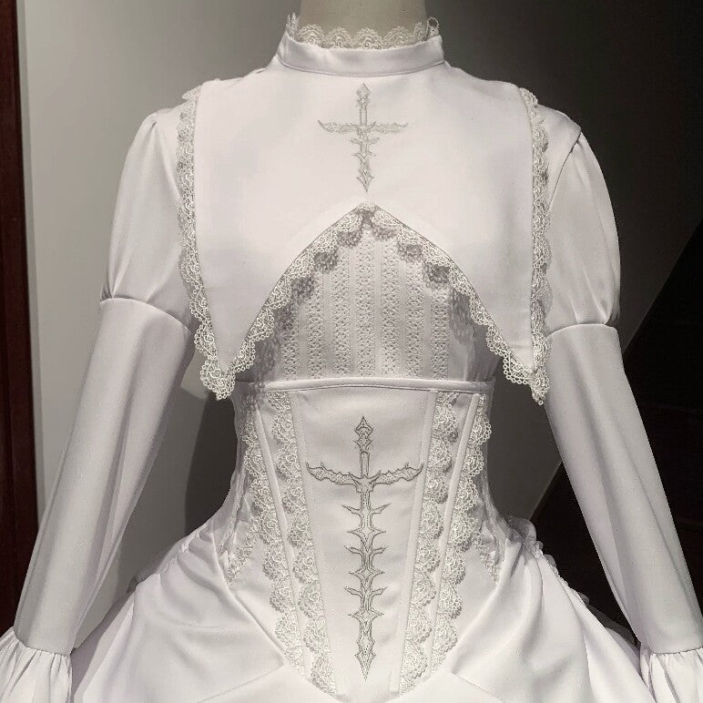 [Termine prenotazione 30 maggio] Abito gothic lolita bianco e nero con maniche svasate + sopragonna a corsetto rialzabile con croci + set completo