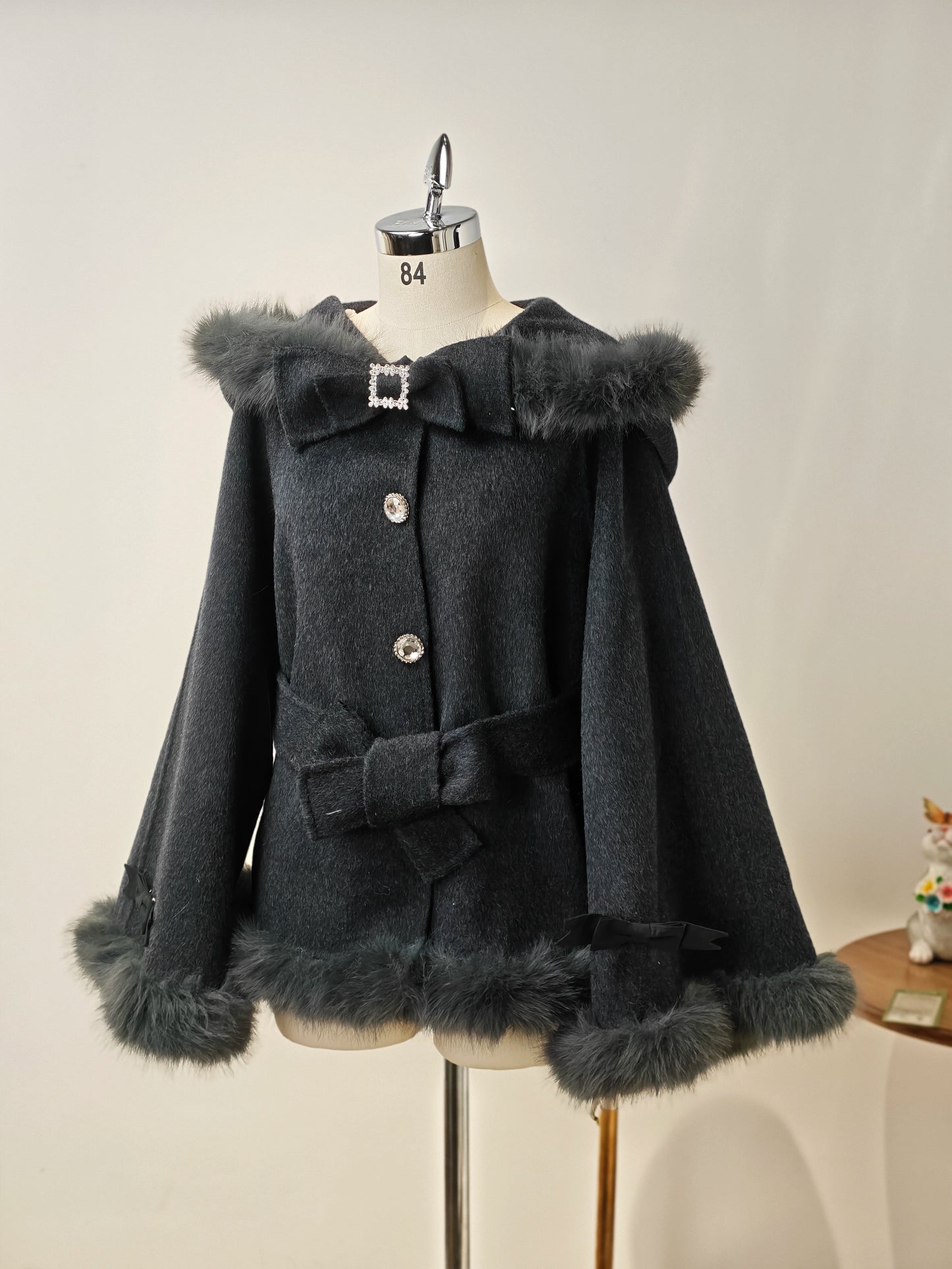 [Deadline for reservations: December 18] Bunny Ear Hoodie Fur Ribbon Cape Coat