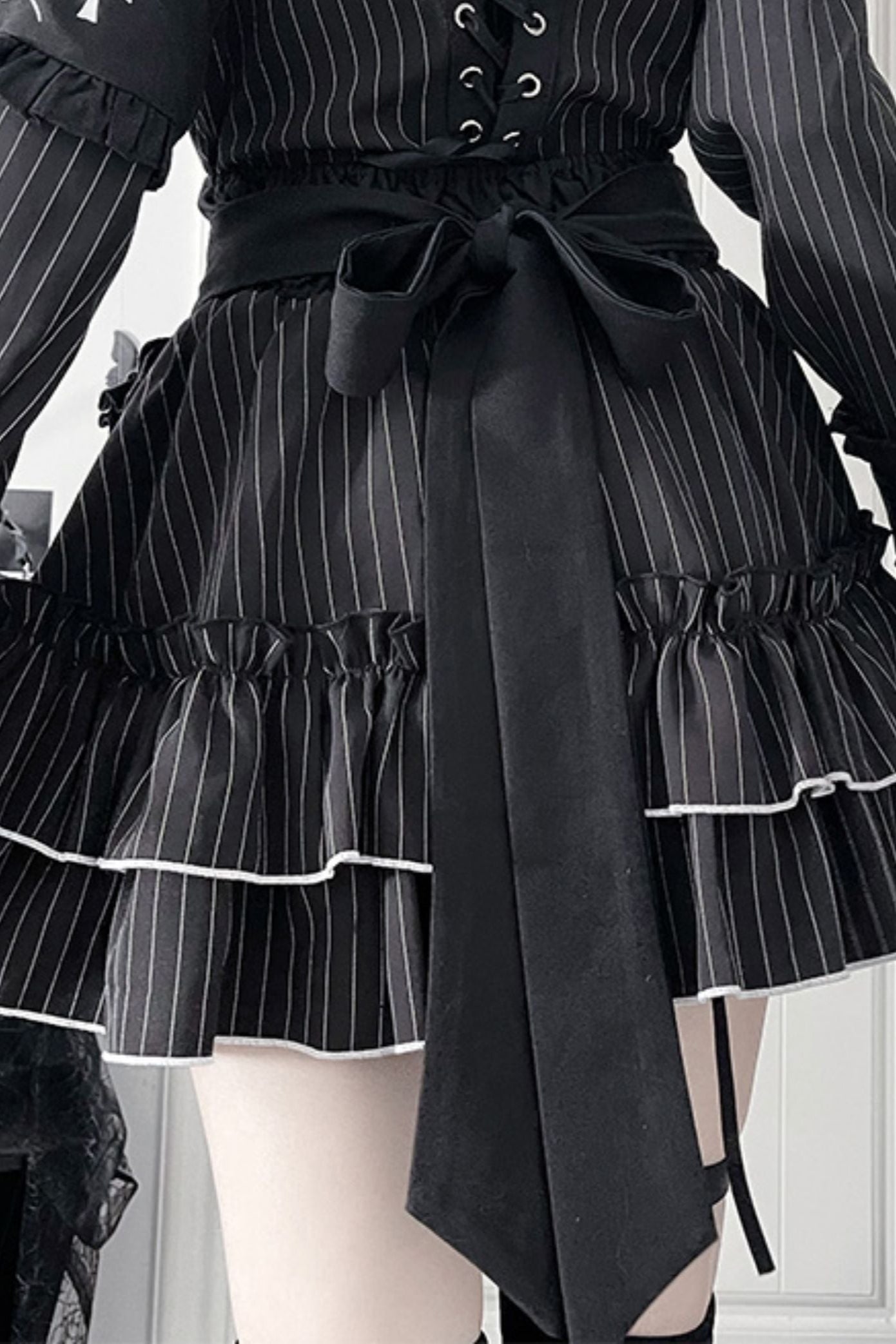 ライトアジアダークスリムロングスリーブトップス+フェイクエプロンショートスカート