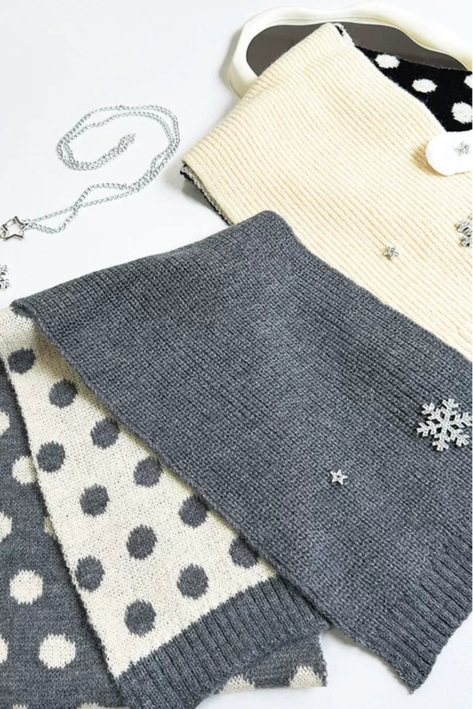 Dotted Retro Knit Scarf