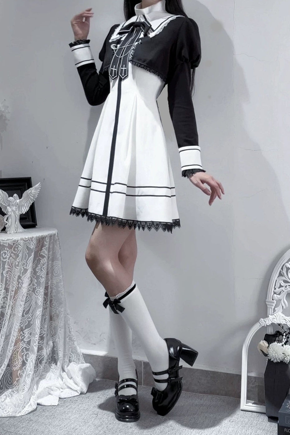 【9月15日予約締切】Black And White Cross Ribbon Frill Lace Academy Dress＋Gothic Chain Cropped Bolero Jacket